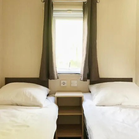 575 Op Recreatiepark De Wielen Chalet *