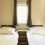 575 Op Recreatiepark De Wielen 木屋 *
