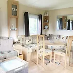 木屋 575 Op Recreatiepark De Wielen
