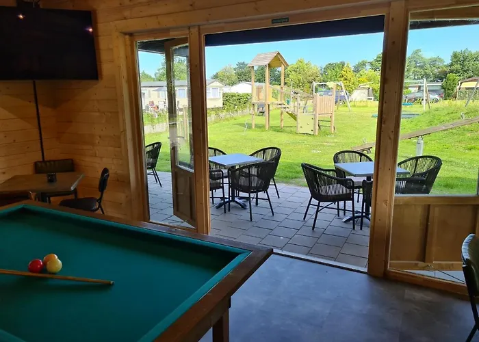 575 Op Recreatiepark De Wielen בקתה